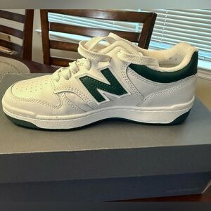 New Balance 480 Women's Sneakers in White and Dark Green | Size 6